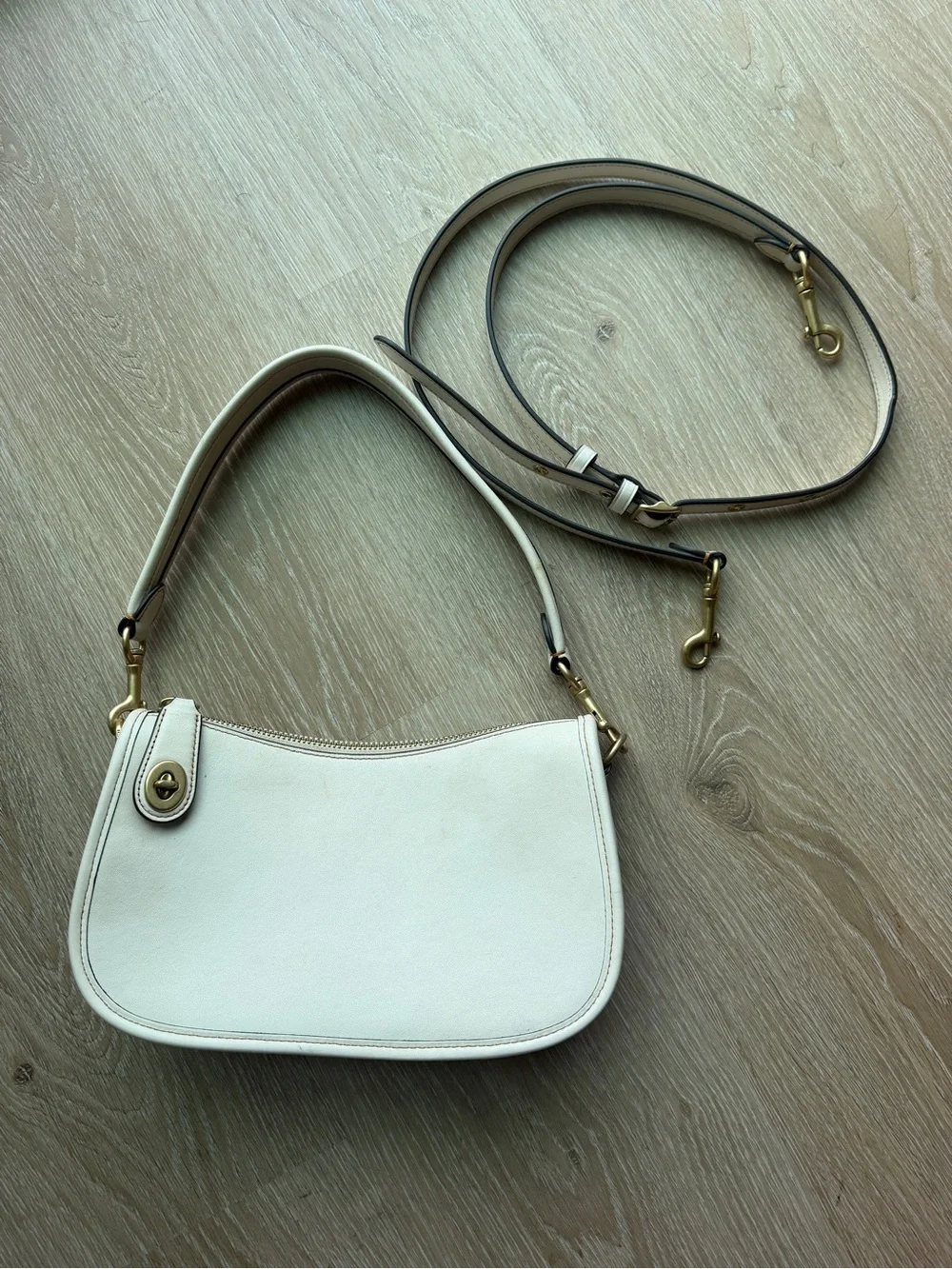 Coach Swinger Off-White Shoulder Bag